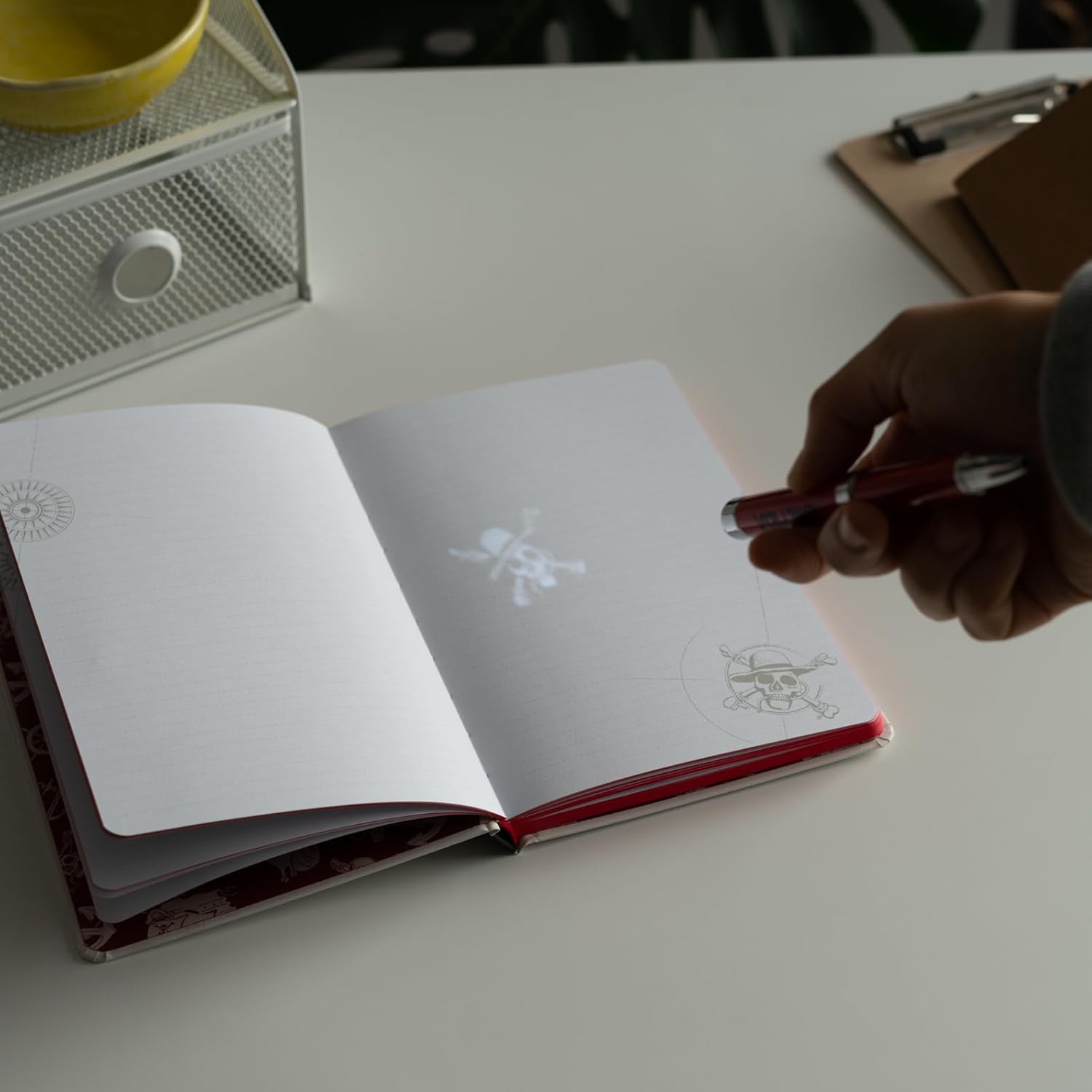 Carnet pointillé A5 One Piece avec stylo – Image 6