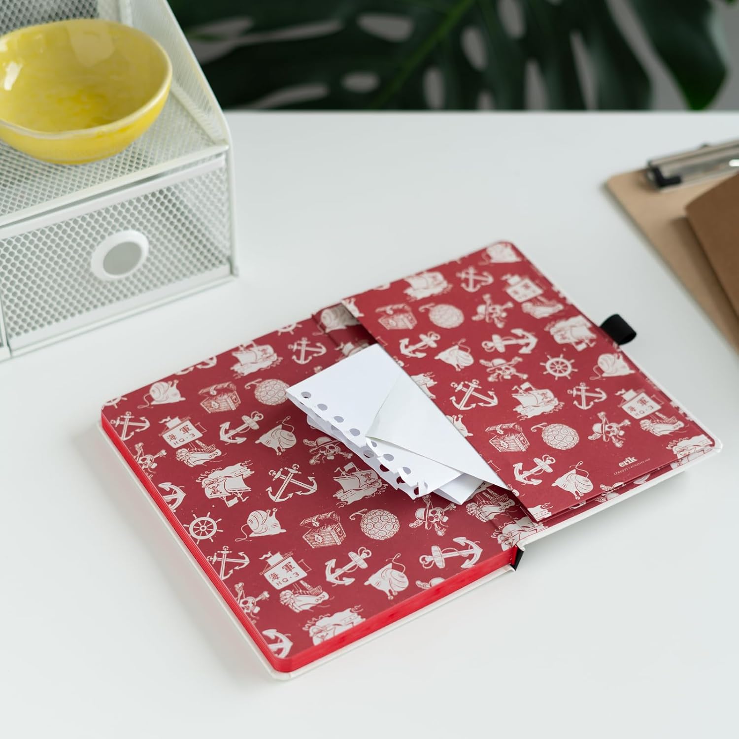 Carnet pointillé A5 One Piece avec stylo – Image 5